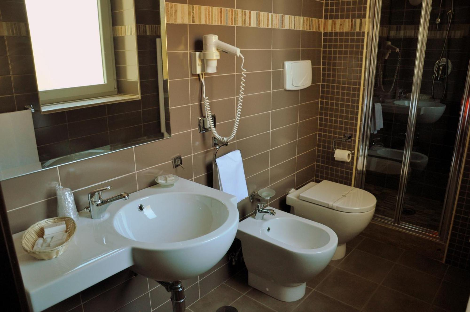 Hotel Fontana Del Re Ариано Ирпино Стая снимка